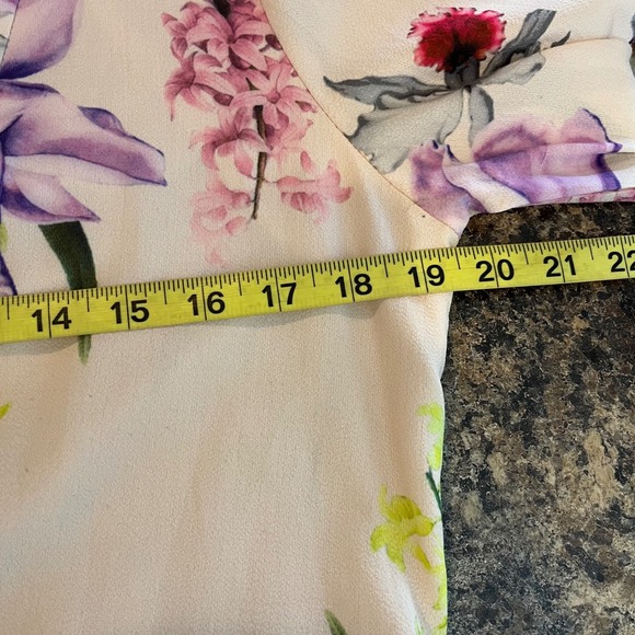 L'Atiste Medium Long Sleeve Floral Print Romper V-neck Open Back - Picture 7 of 8